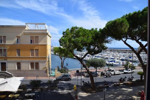  Sunrise Apartment Seaview - Happy Rentals in Imperia