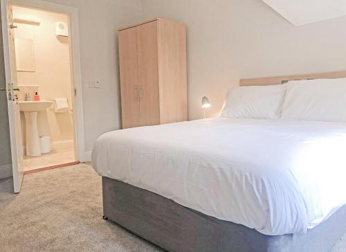 Old Court Holiday Homes Terryglass 4 Bed No 12 by Trident Holiday Homes in 섀넌 공항