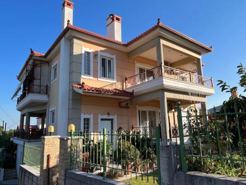 Ornela's Home - Δίρφυς