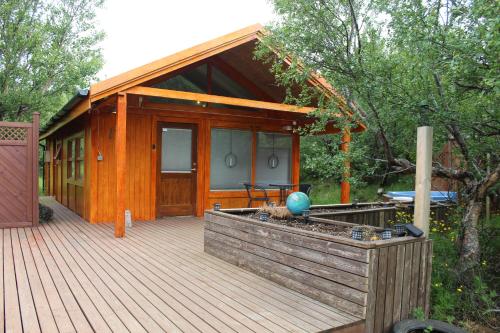 Relaxing and cozy cottage with hot tub