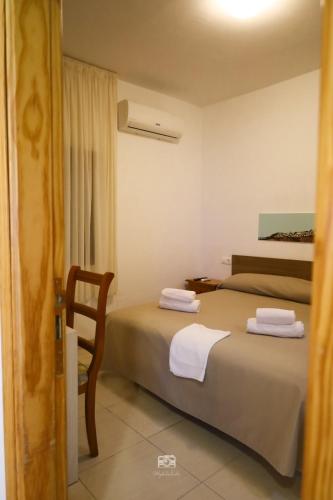 2 twin beds