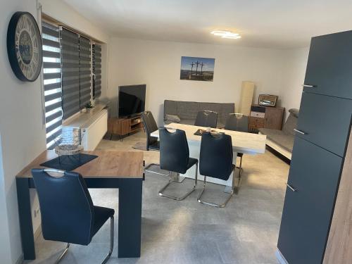 共用Lounge/電視區, Ferienwohnung an der Linde in 比紹夫斯海姆a.d.力弘