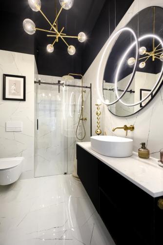 One-Bedroom Apartment image 7