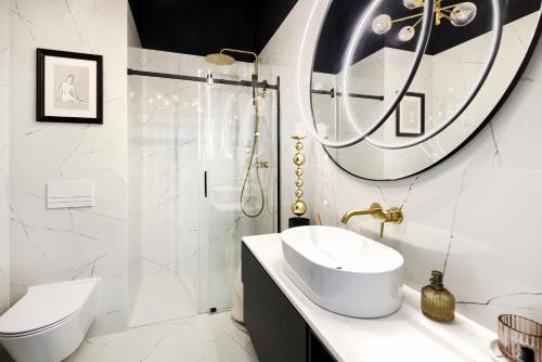 One-Bedroom Apartment image 9