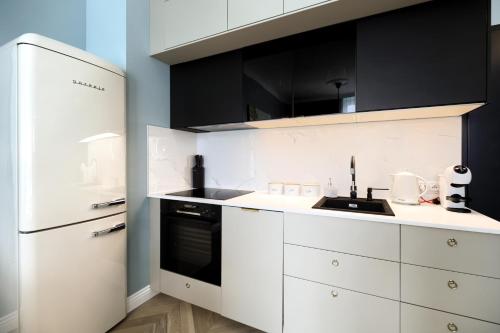 One-Bedroom Apartment image 6