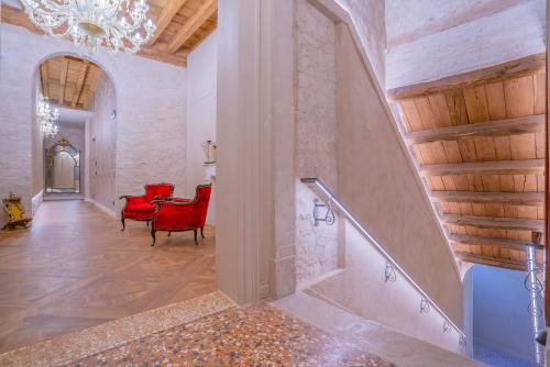 Studio Apartment image 8