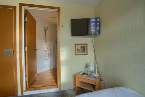 1 twin bed