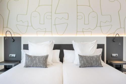 2 twin beds