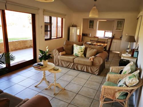 Sipreslaan Selfsorg Gastehuis in Leidismitas