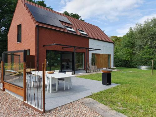 Buitenkant, Moere Dijk in Koekelare