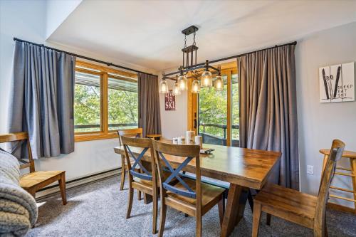Enjoy this fashionable three bedroom three bathroom Condo D19 in Killington, USA