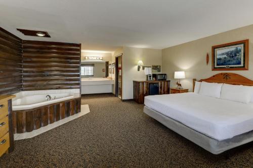 Suite with Hot Tub