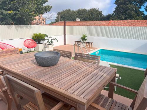 สระว่ายน้ำ, Central Beach Villa W/ Heated Pool, By TimeCooler in ไบร์โร ดา อัสซุนเชา