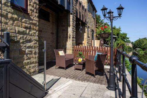 Luxury Canalside home in Leeds in Rodley