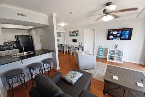 2 Blocks from the beach! - Top floor condo in Jacksonville Beach, USA