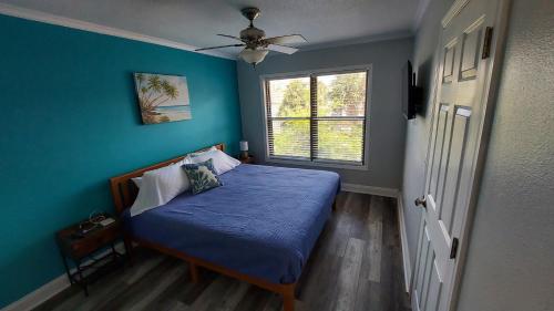 2 Blocks from the beach! - Top floor condo in Jacksonville Beach, USA