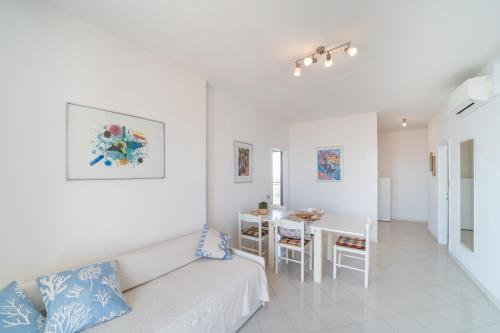 One-Bedroom Apartment image 4