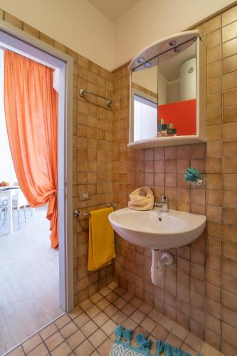 One-Bedroom Apartment image 2