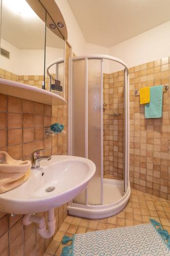 One-Bedroom Apartment image 1