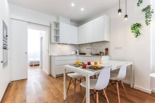 Vita Portucale | Bright Campo Ourique w/ Terrace - image 12
