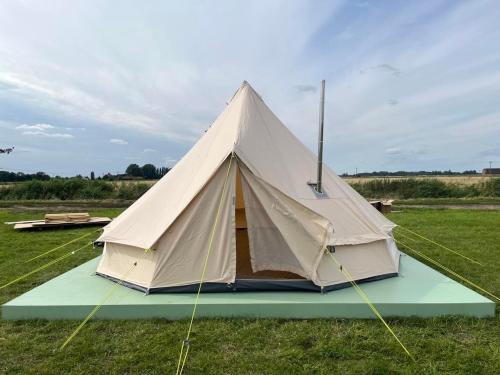 Boyce Fen Farm Retreat Glamping & Fishery