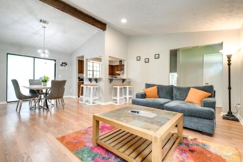 Fairburn Home with 2 Decks, Grill and Outdoor Dining! in Fairburn, USA