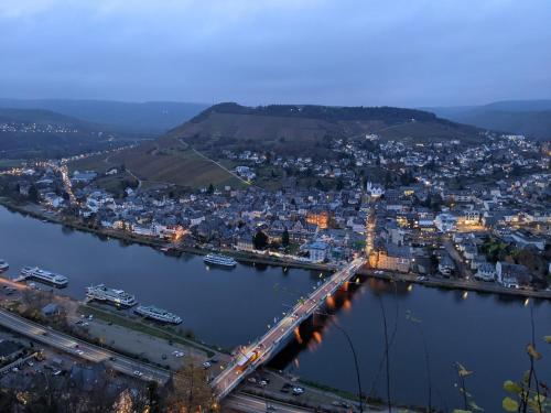 ที่เที่ยวใกล้ที่พัก, Monkey Factory - Mini Home-Stay Hostel in ทรเบน-ทราร์บัค