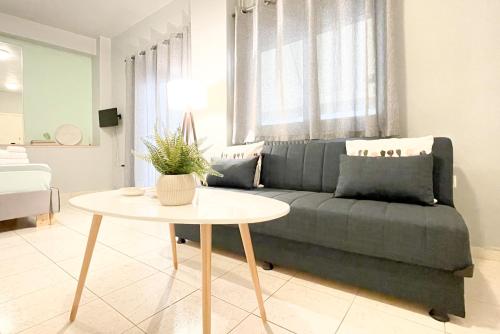 Grace and Charm: comfy studio apartment in Koukaki, Athens