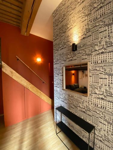 Charming Apartment with Exposed Beams Ainay District Lyon, Lyon (photo 5)