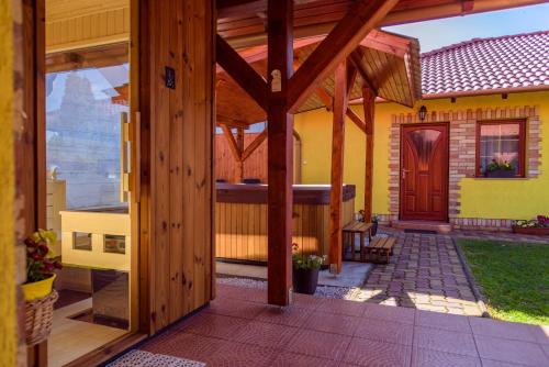 parveke/terassi, Etelka Vendégház Mórahalom (Etelka Vendeghaz Morahalom) in Morahalom