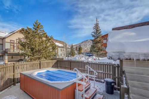 1039- Stunning 4BD 4BA Townhome Close to the Slopes