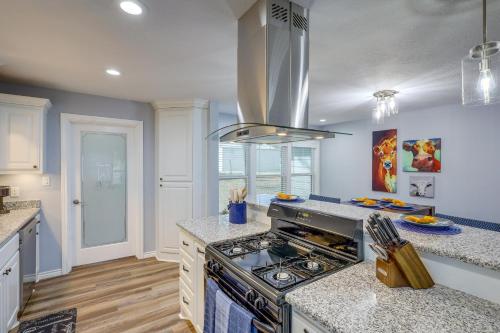 Sunny Hearne Home Near Universities! in Hearne (Texas)