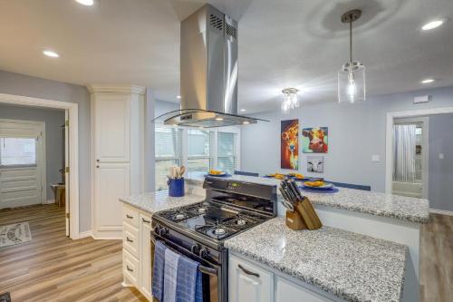 Sunny Hearne Home Near Universities! in Hearne (Texas)