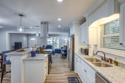 Sunny Hearne Home Near Universities! in Hearne (Texas)