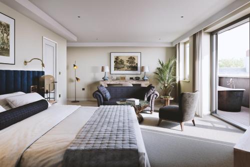 1 king bed, 1 sofa bed