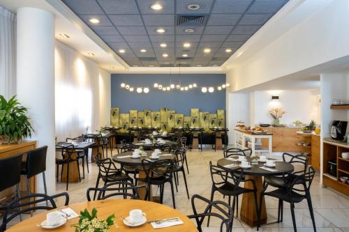 Restaurant, Maxim Design Hotel 3 Star Superior in Tel Aviv