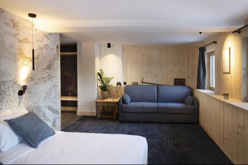 1 queen bed, 1 sofa bed