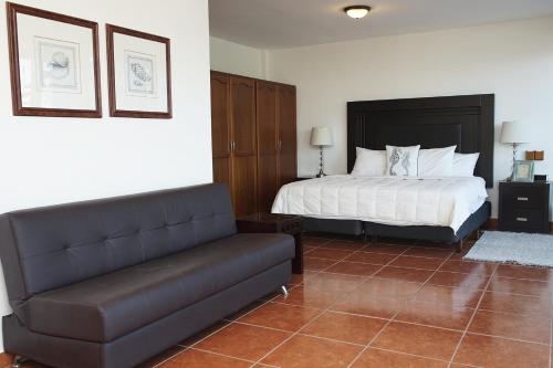 1 double bed, 1 sofa bed