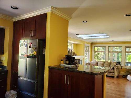Elegant, Sunny Modern Home with Skylights - Kitsilano, Vancouver in Vancouver, Canada