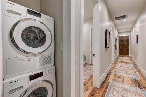 Fabulous Downtown 2 bedroom Condo in Asheville, USA