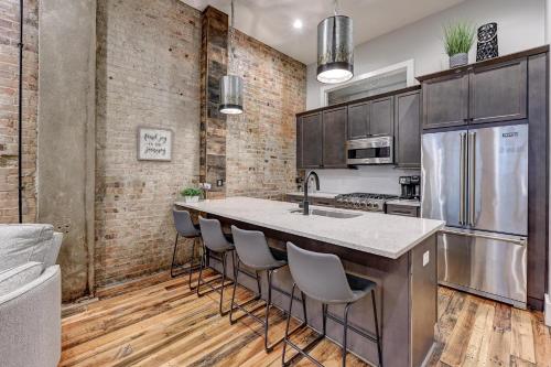 Fabulous Downtown 2 bedroom Condo in Asheville, USA