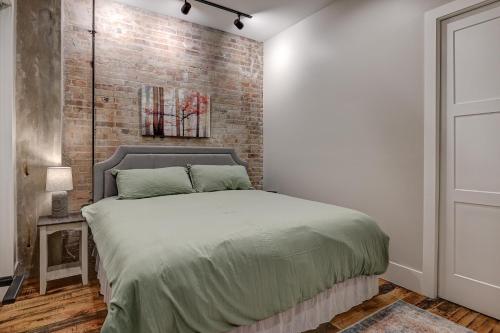 Fabulous Downtown 2 bedroom Condo in Asheville, USA