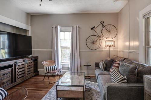 235 East Chestnut in Asheville, USA