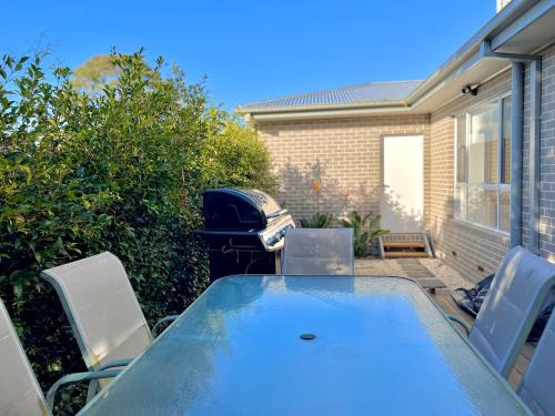 Facilities, Rosebud Lovely House 2 - Mornington Peninsula 4 BR 3 Bath 2 story holiday house - BBQ - Beach - Hot  near Herman Street Reserve