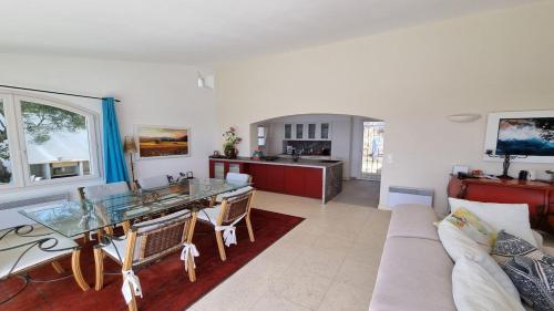 Facilities, Clajo 2461 in Roquebrune-sur-Argens