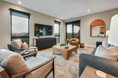 Luxuriously Redecorated in Asheville, USA