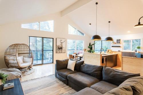 Modern Treetop Cabin by Lake Arrowhead Village