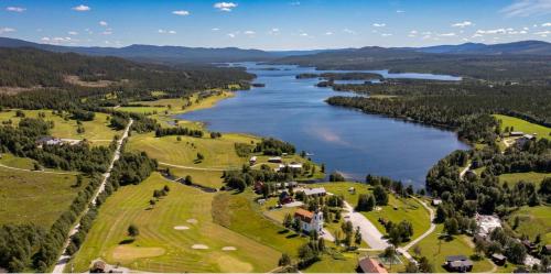 Ljusnedal lägenhet med golf, paddel, fiske och skidåkning