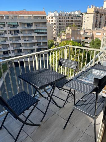 Apartment with terrass in Castellane (10 min by walk from Velodrome, 15 min from Vieux port) - Location saisonnière - Marseille