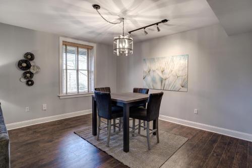 8 Village Lane 200 in Asheville, USA